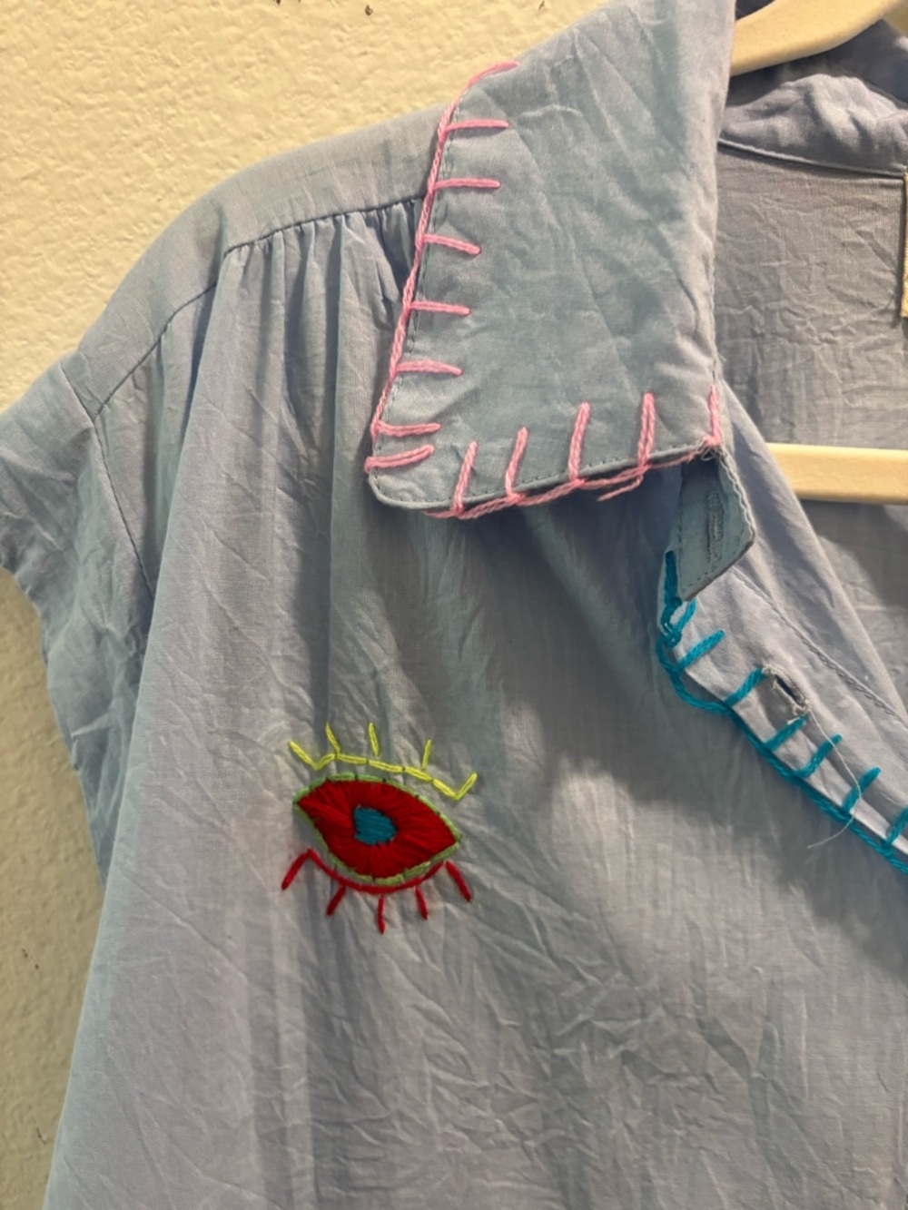 NWT Orlinn Paris Blue Embroidered Eye Button-Up Top, one size - Picture 3 of 6